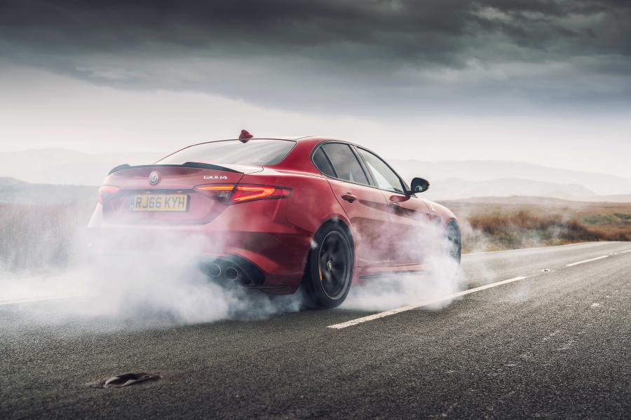  Alfa Romeo Giulia Quadrifoglio (952) 2016 года  (UK) (фото 36 из 40)